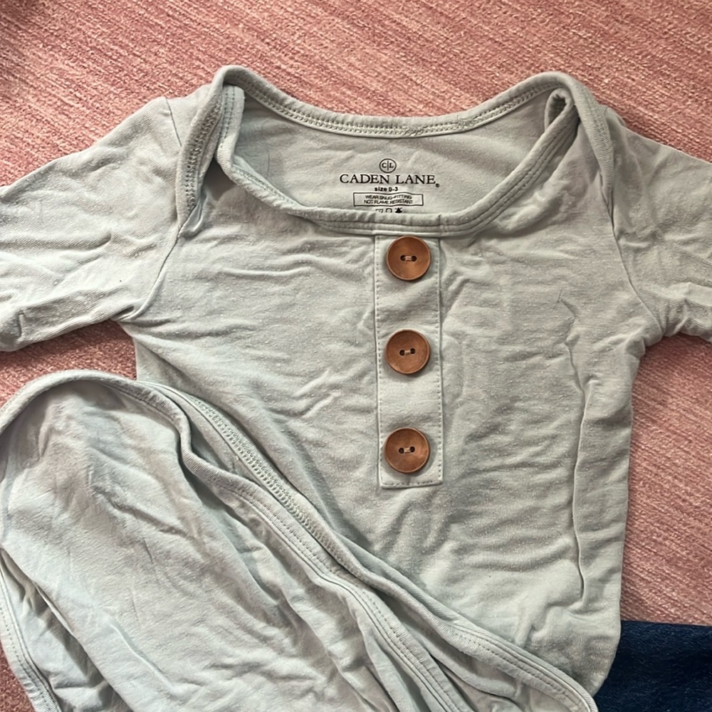 Caden Lane 0-3 Knot Gown